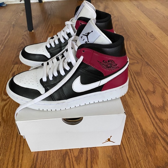 Jordan1 - Picture 2 of 4